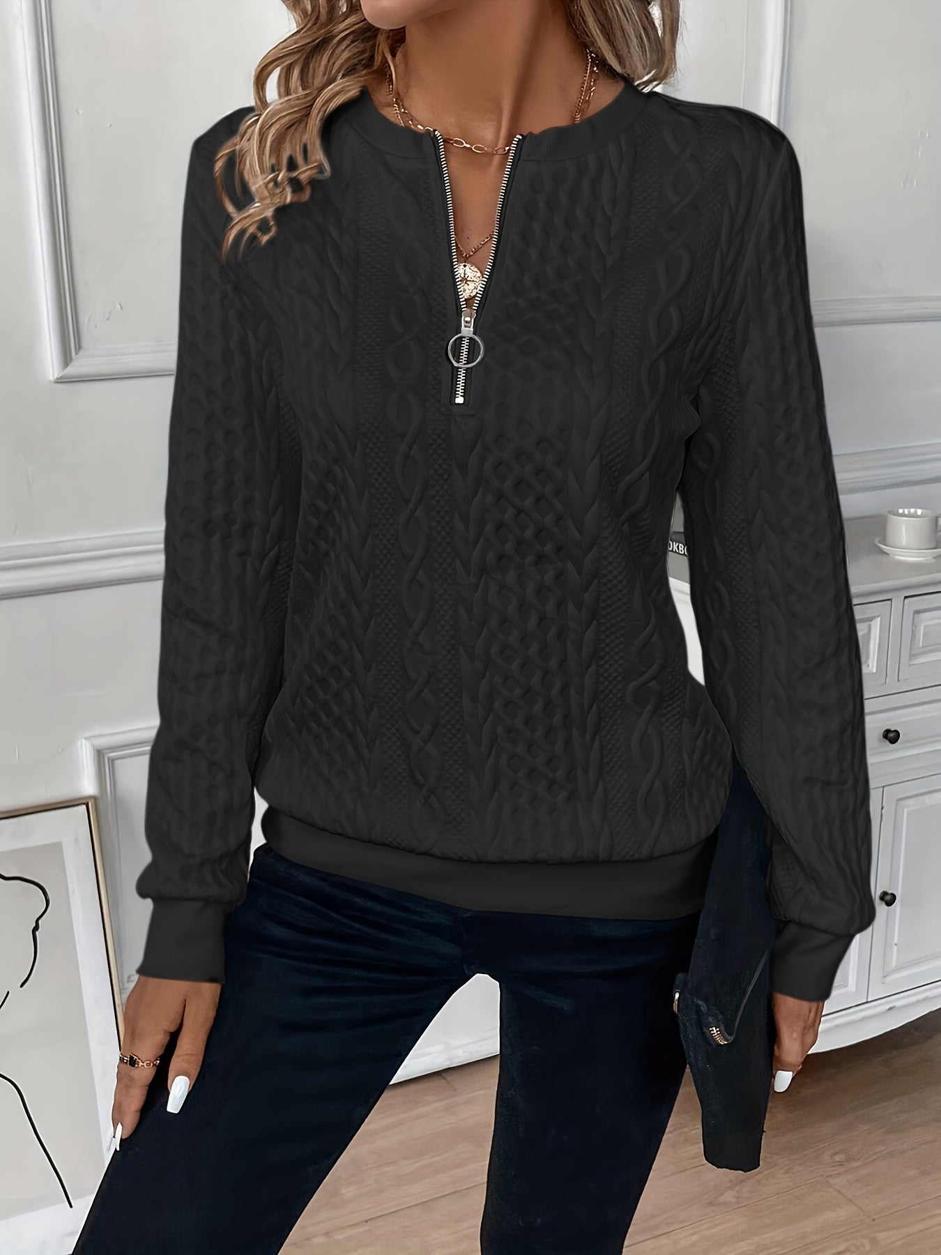 Valenzora | Stylish top with zipper