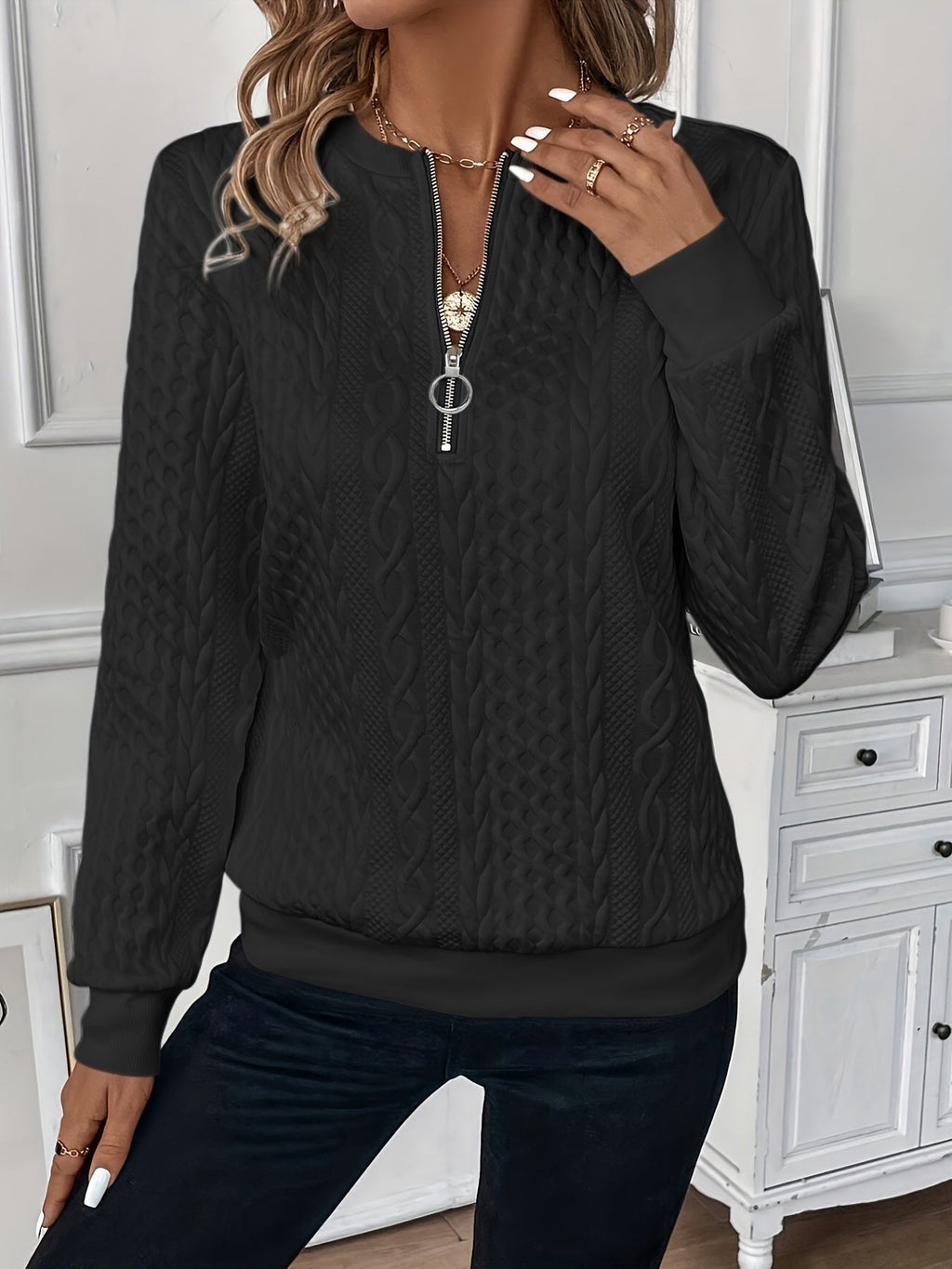 Valenzora | Stylish top with zipper