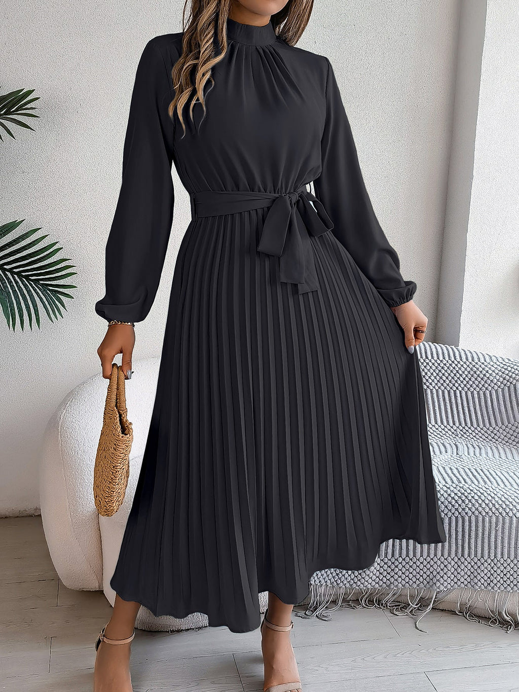 Valenzora | Elegant and timeless pleated dress
