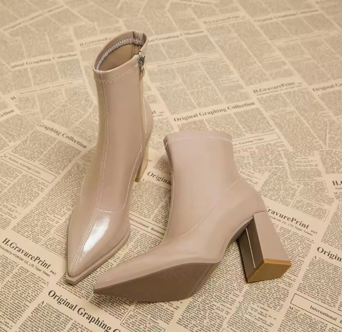 Valenzora | Patent leather ankle boots with block heel