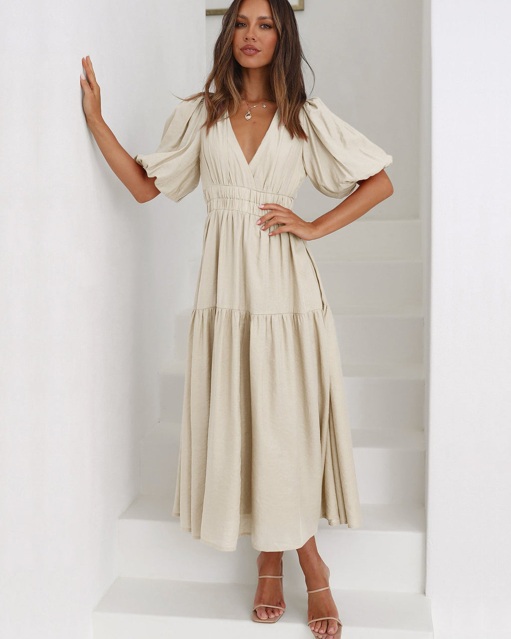 Valenzora | Elegant dress with V-neck and puff sleeves