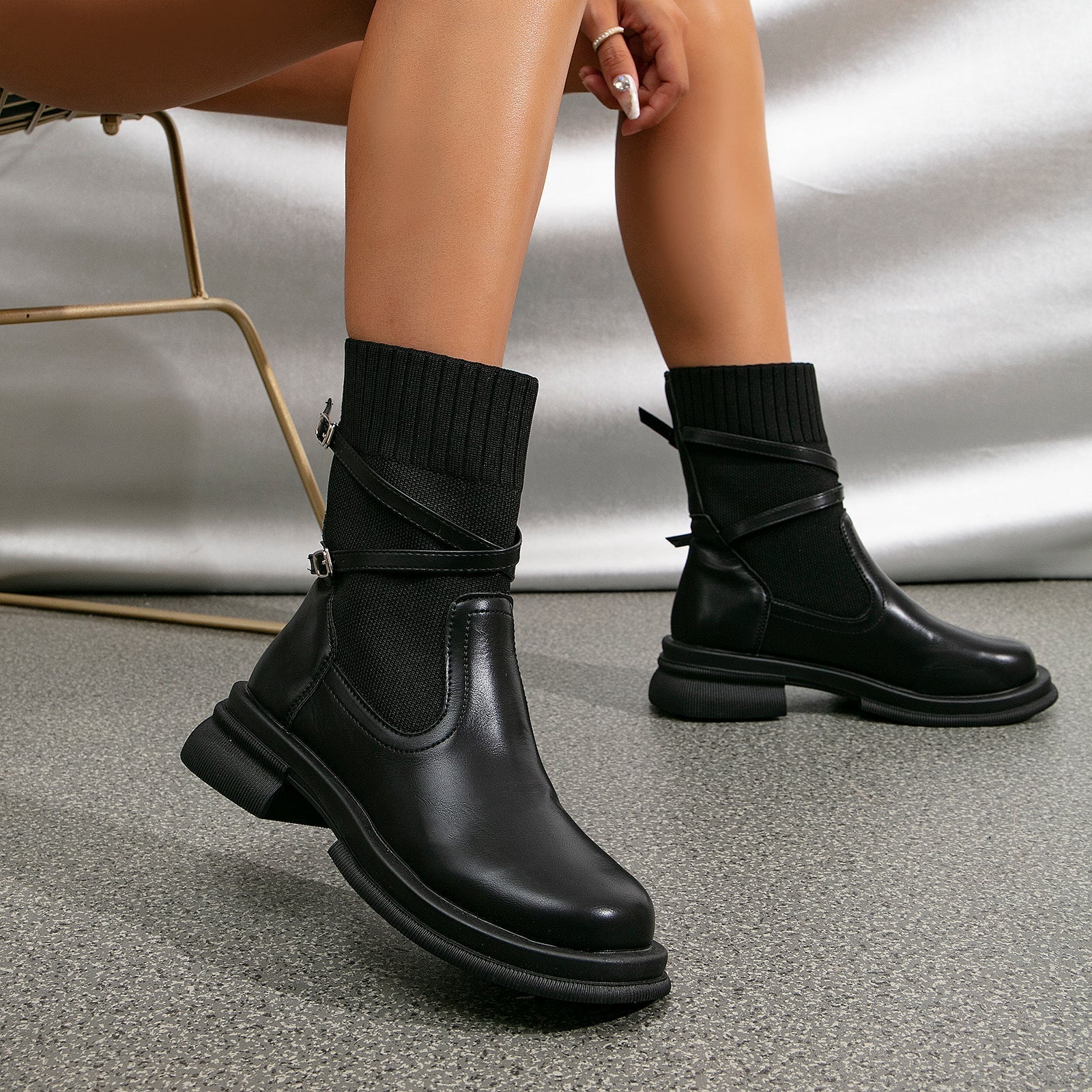 Valenzora | Elegant brown ankle boots with wrap straps