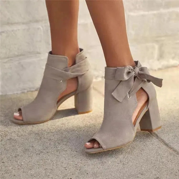 Valenzora | Sandals with thick hooks and strik