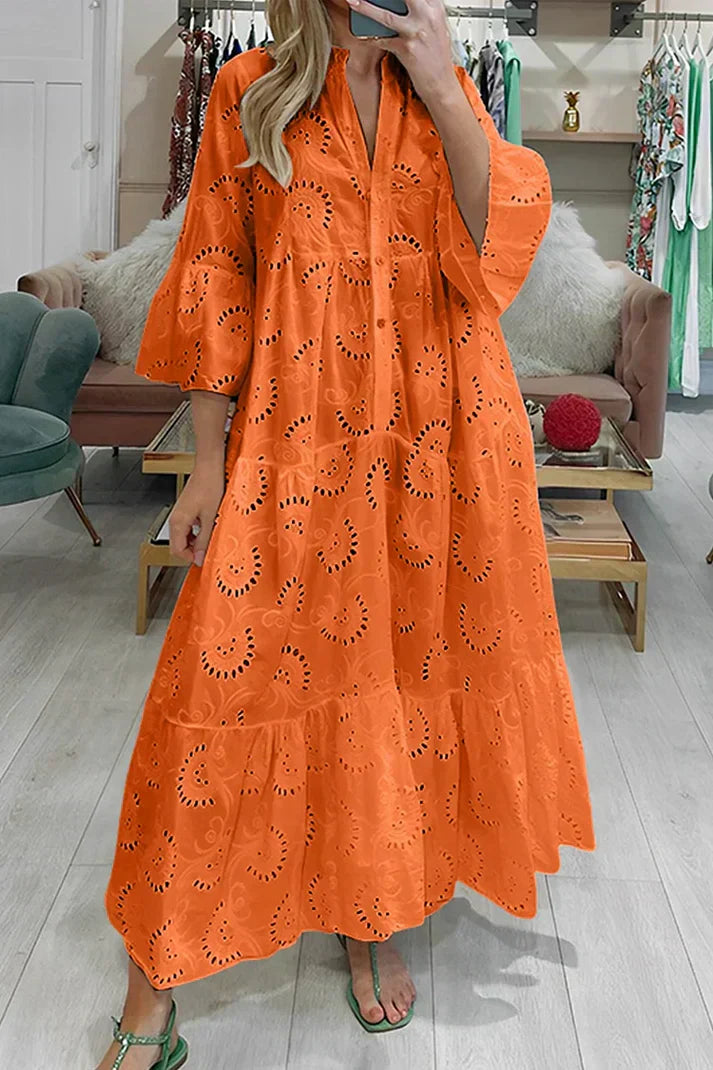 Valenzora | Elegantes Kleid mit gestickten Ösen