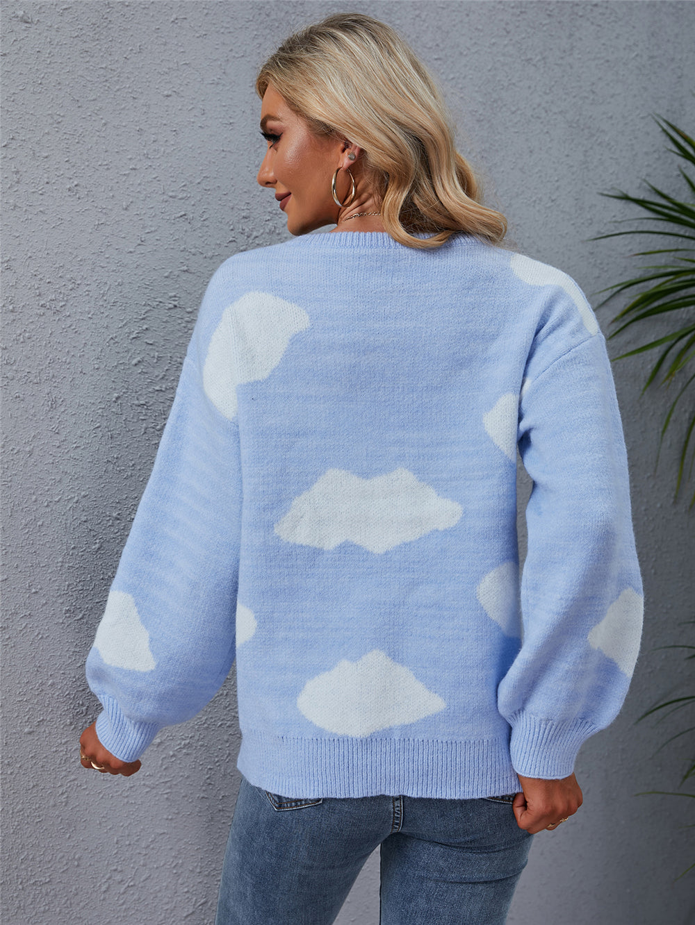 Large White Cloud Pattern Round Neck Knit Sweater