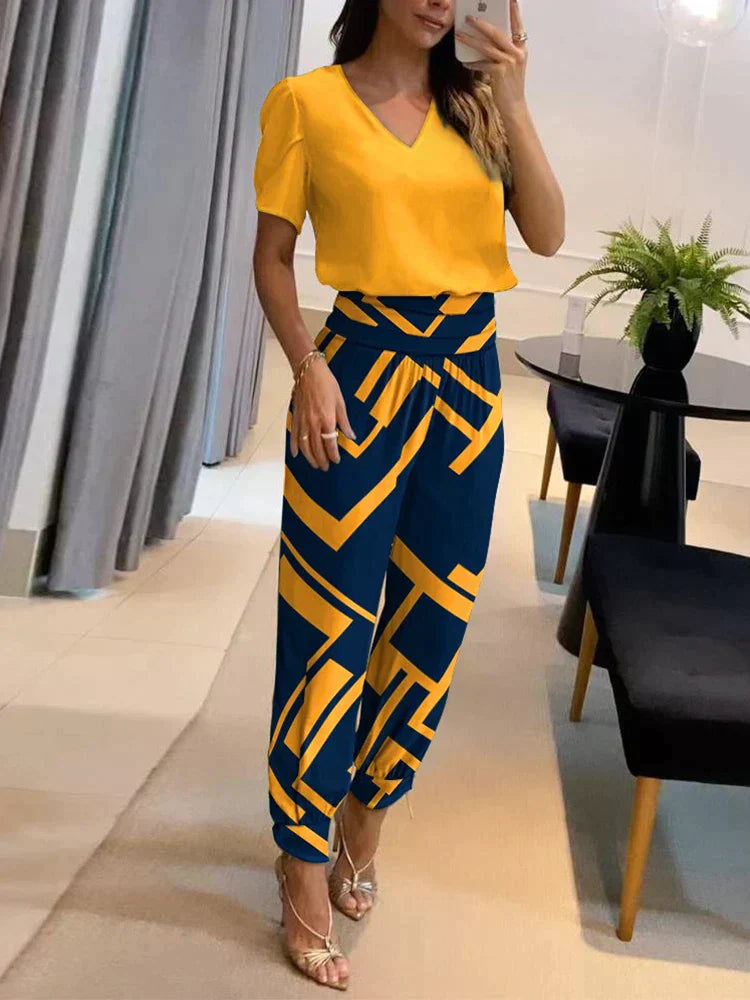 Valenzora | Two-piece set: V-neck, short-sleeved top & elasticated waist trousers, relaxed fit