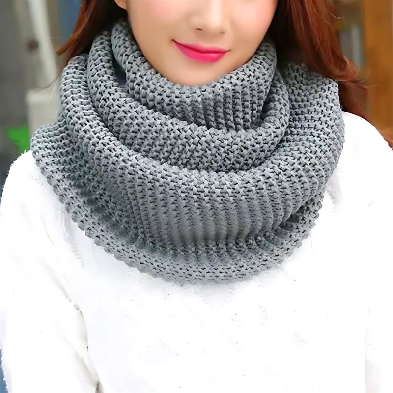 Valenzora | infinity scarf - warm women's winter accessory