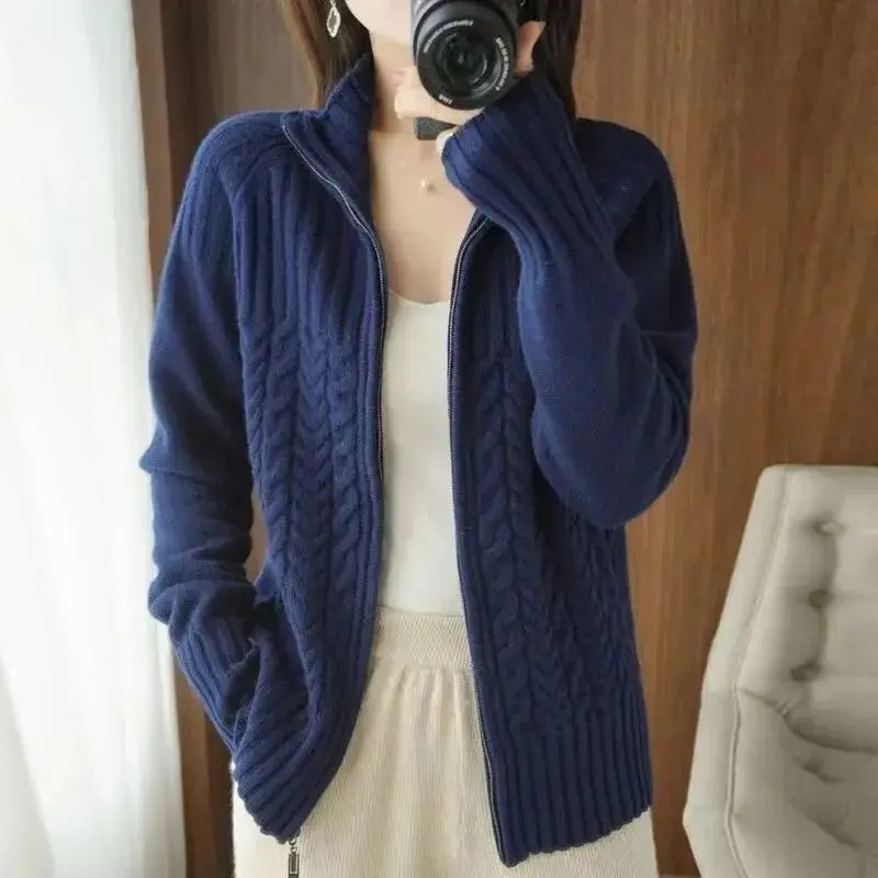Valenzora | Damen Strickjacke mit Reißverschluss und Zopfstrickdetails