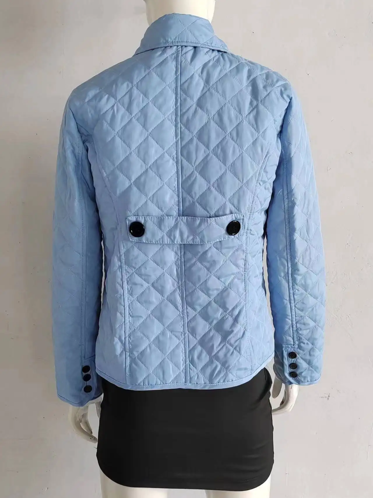 Valenzora | Short quilted women's jacket with buttons and collar, elegant