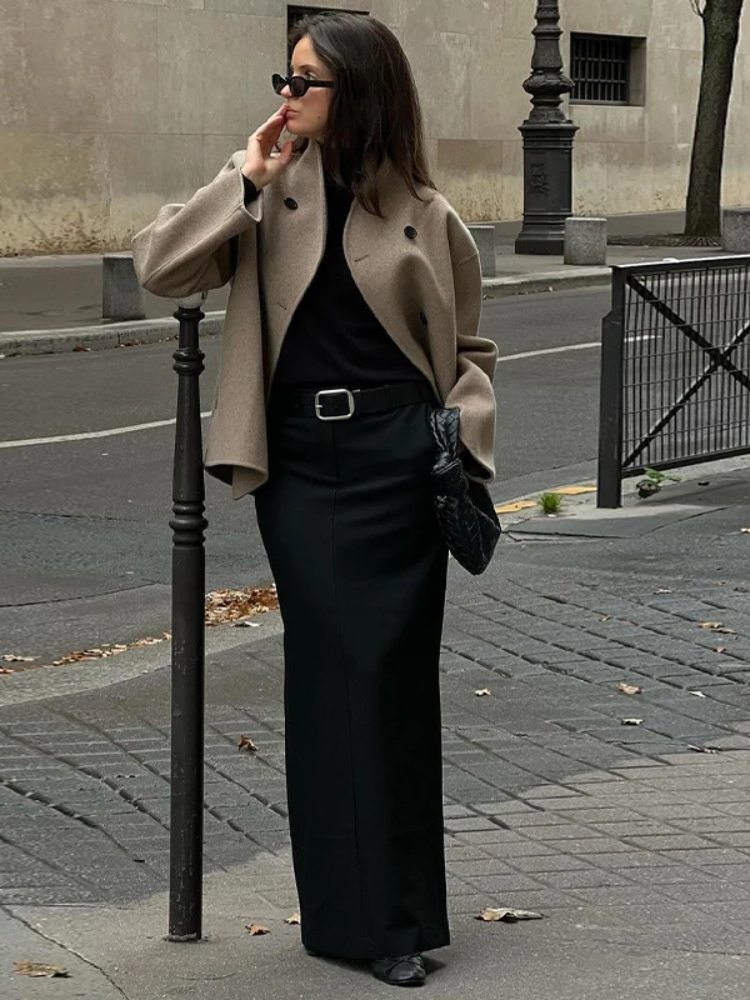 Valenzora | Asymmetrischer Trenchcoat für Damen mit breitem Revers und doppelter Knopfleiste