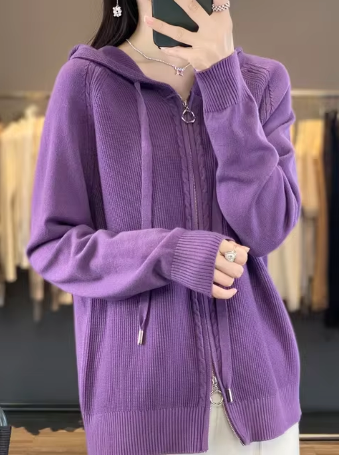 – Strickjacke mit Kapuze
