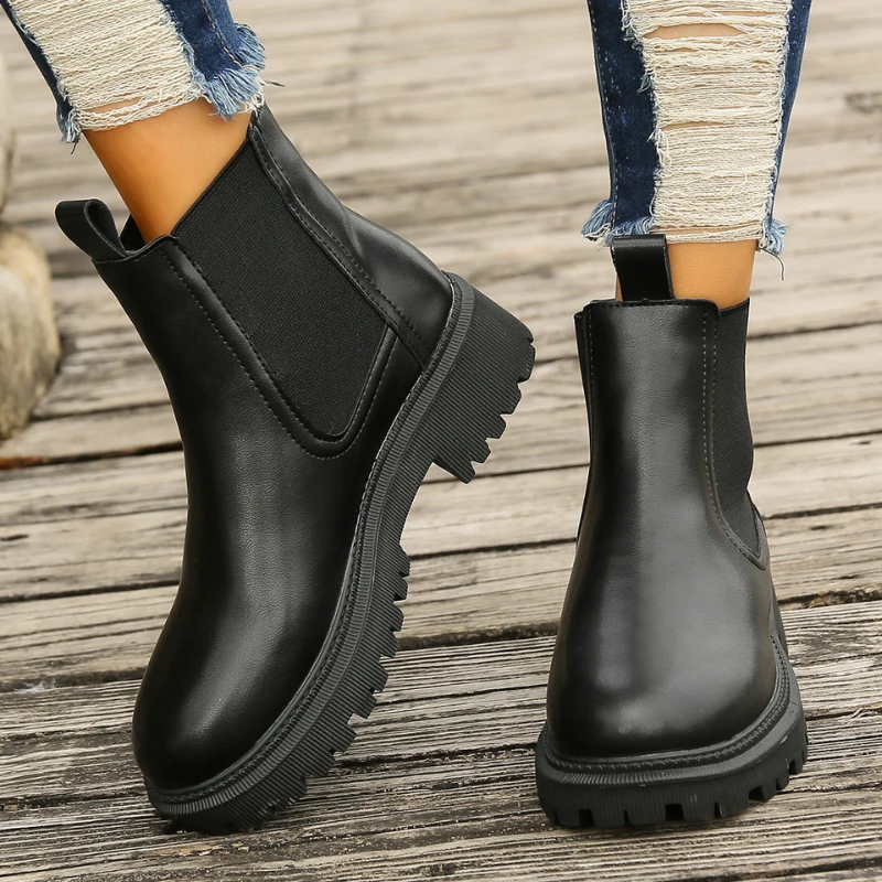 Valenzora | Women's leather Chelsea boots with pull tabs