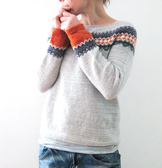 Valenzora - Grauer Pullover im Boho-Stil
