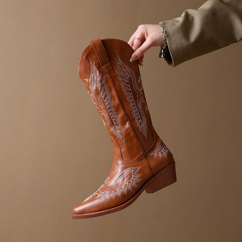 Valenzora | Westernstiefel mit detaillierter Stickerei & niedrigem Absatz, Cowboystiefel für Damen