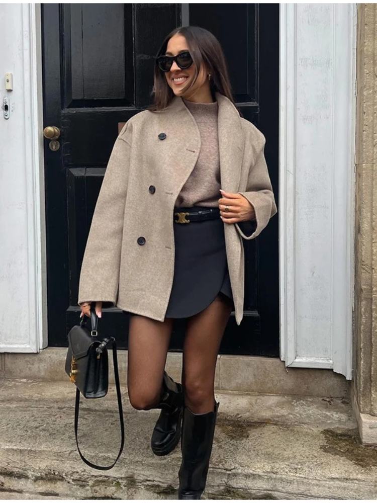 Valenzora | Asymmetrischer Trenchcoat für Damen mit breitem Revers und doppelter Knopfleiste