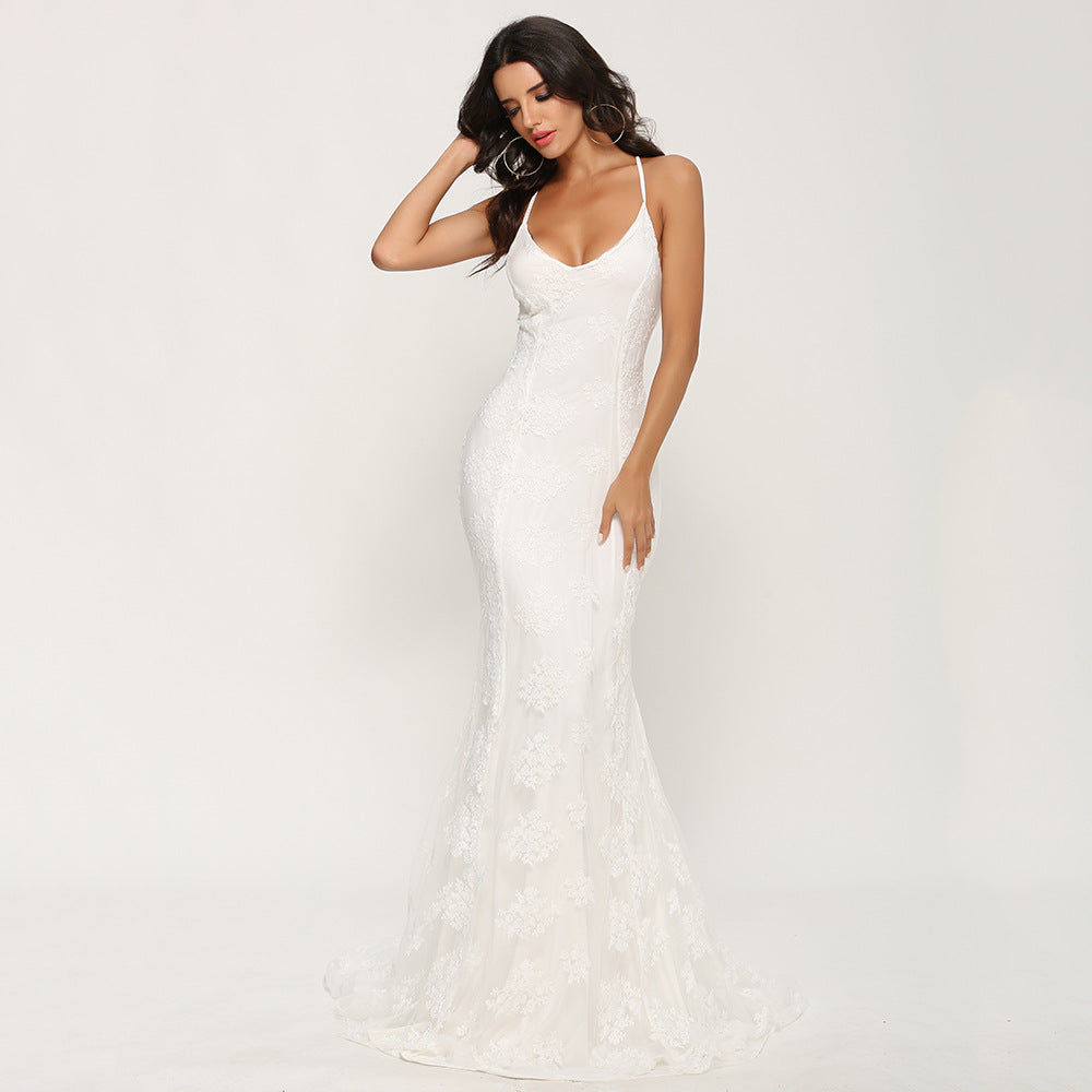 Women's elegant evening dress with delicate lace insert and seductive back cutout, size Valenzora
