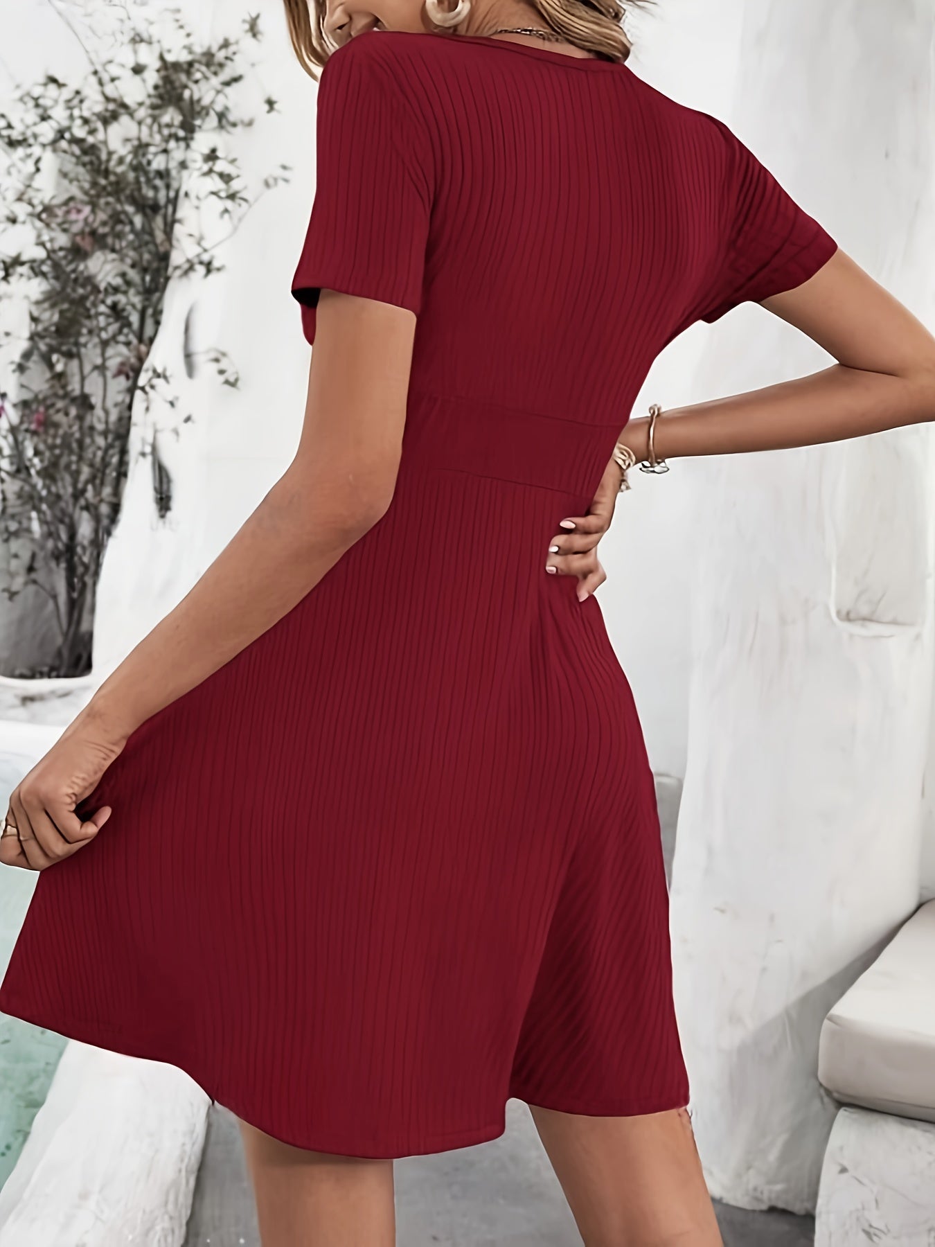 Valenzora | Damen-Sommerkleid mit V-Ausschnitt, elegant, figurbetont, kurze Ärmel