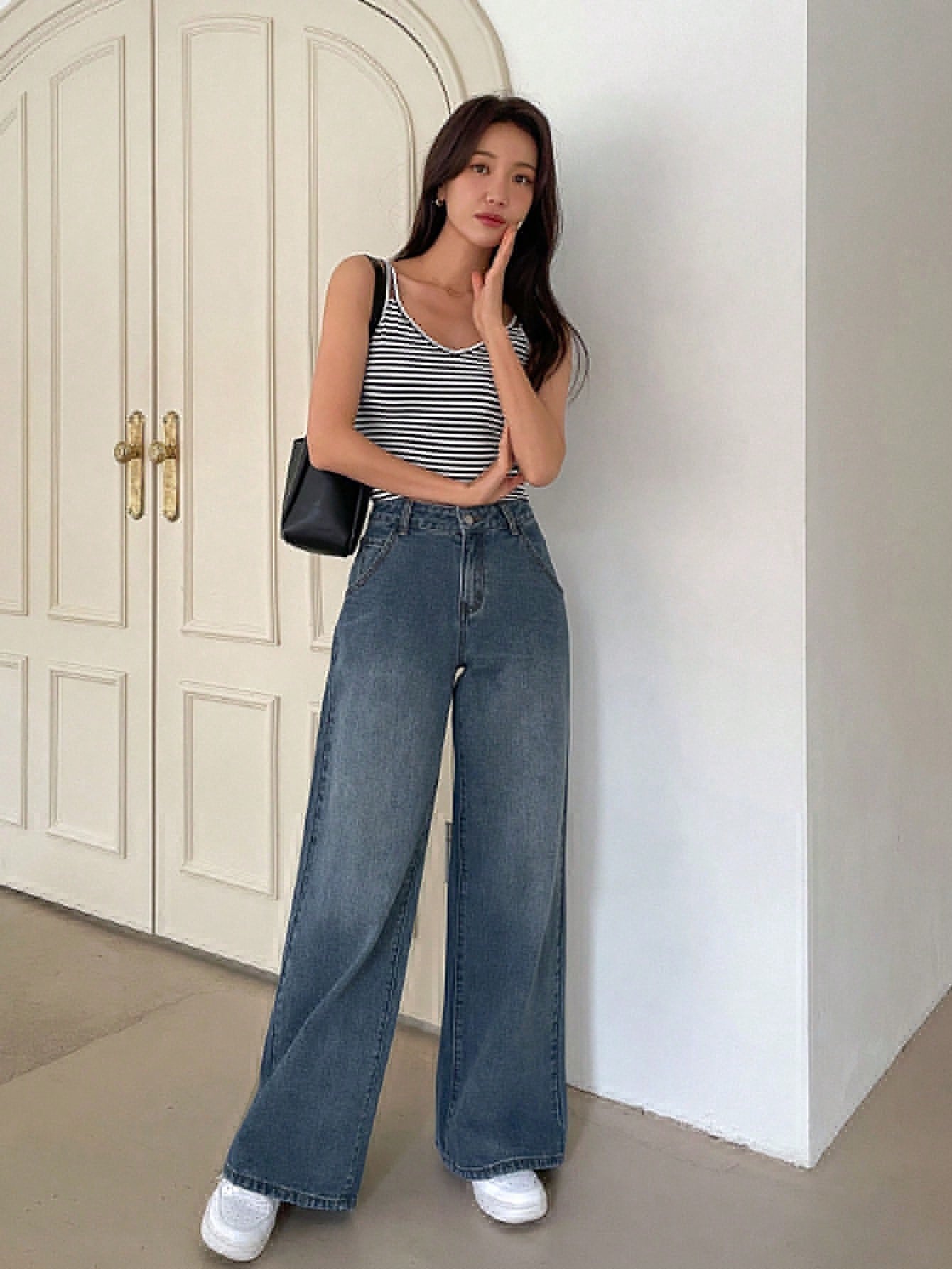 Valenzora | Figure-flattering high-waisted wide-leg jeans