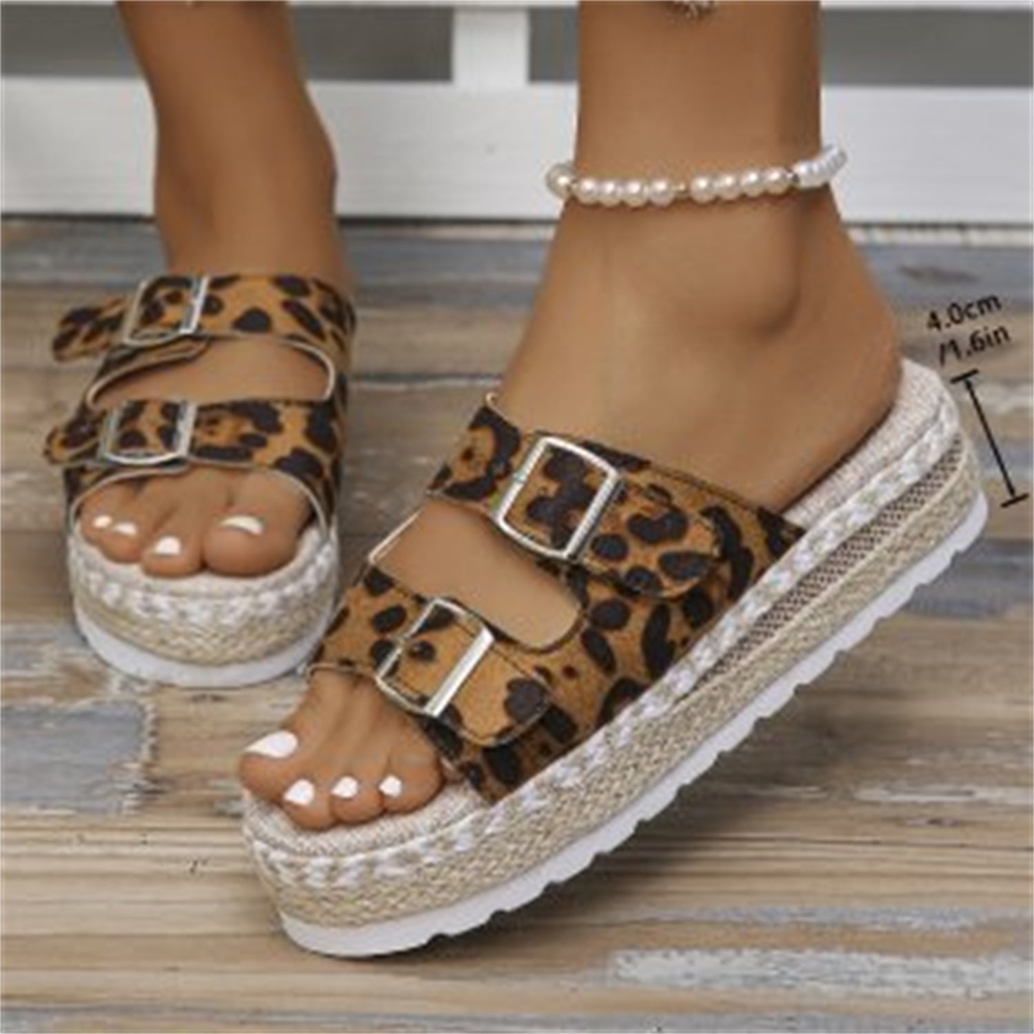 Valenzora sandals with double buckle and leopard print