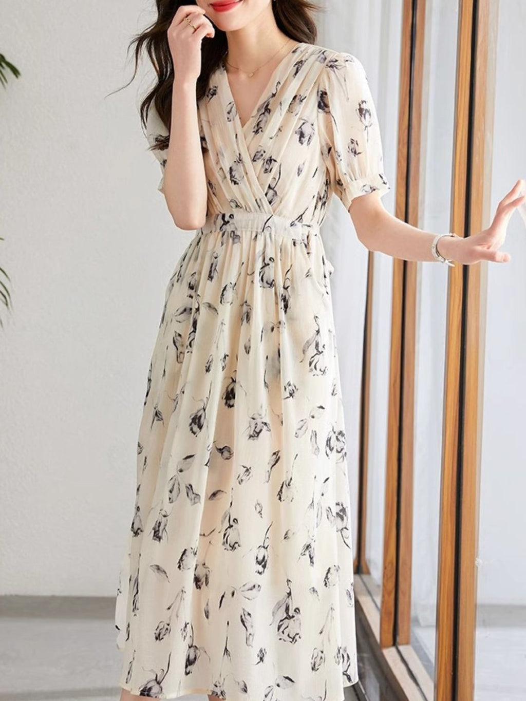 Valenzora | Temperament Chiffonkleid mit kurzen Ärmeln