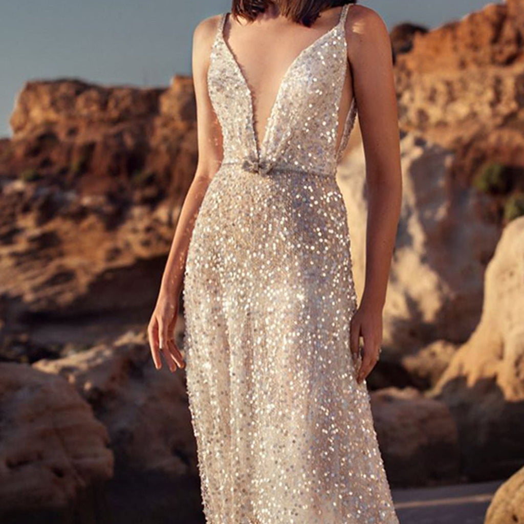 Valenzora | Ärmelloses, tailliertes V-Ausschnitt-Kleid mit silbernen Pailletten