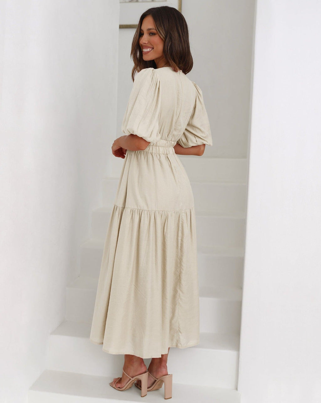 Valenzora | Elegant dress with V-neck and puff sleeves