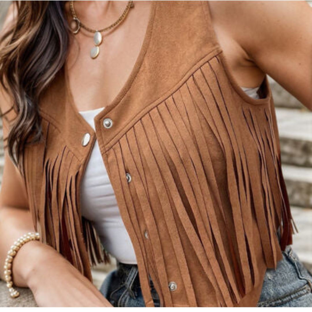 Valenzora | Suede vest with fringe and button detail