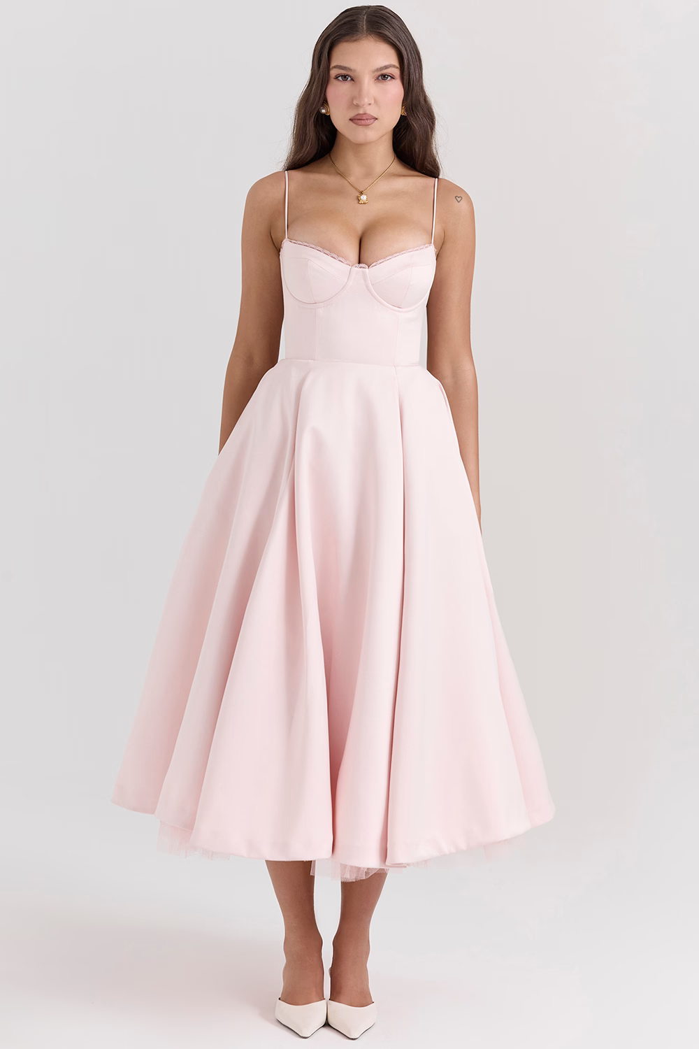 Valenzora | Luxuriöses ausgestelltes Kleid mit Spaghettiträgern für Damen, perfekt für Hochzeiten, Brautmode und Partys, Kasana