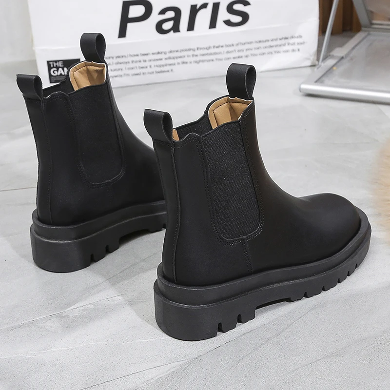 Valenzora | Women's Chelsea Boots with Elastic Sides and Pull Tabs