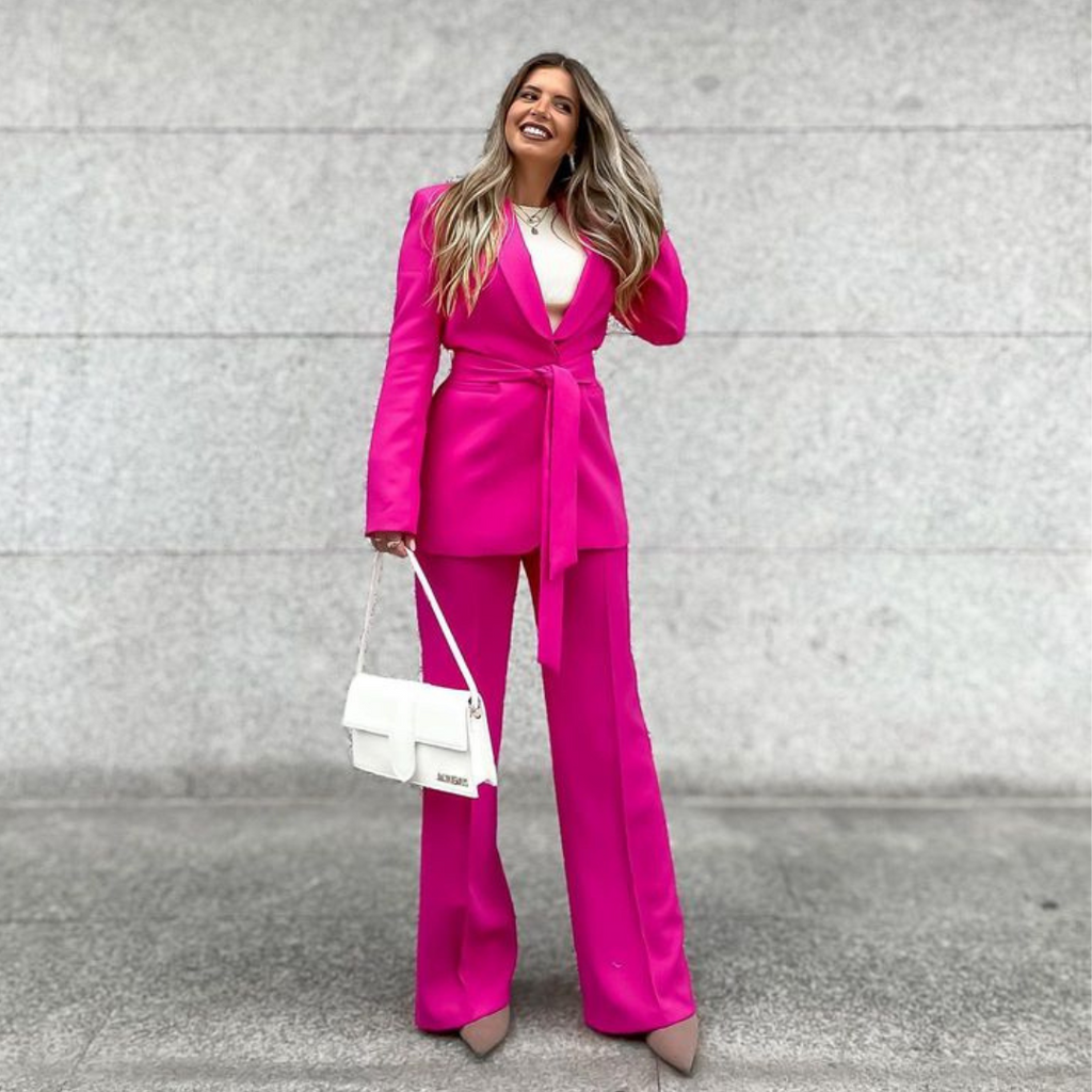 Valenzora | Eleganter Blazer mit Gürtel und passender Hose