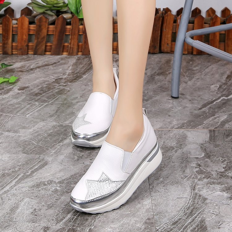 Women's slip-on sneakers with glittery upper and comfortable sole, size S