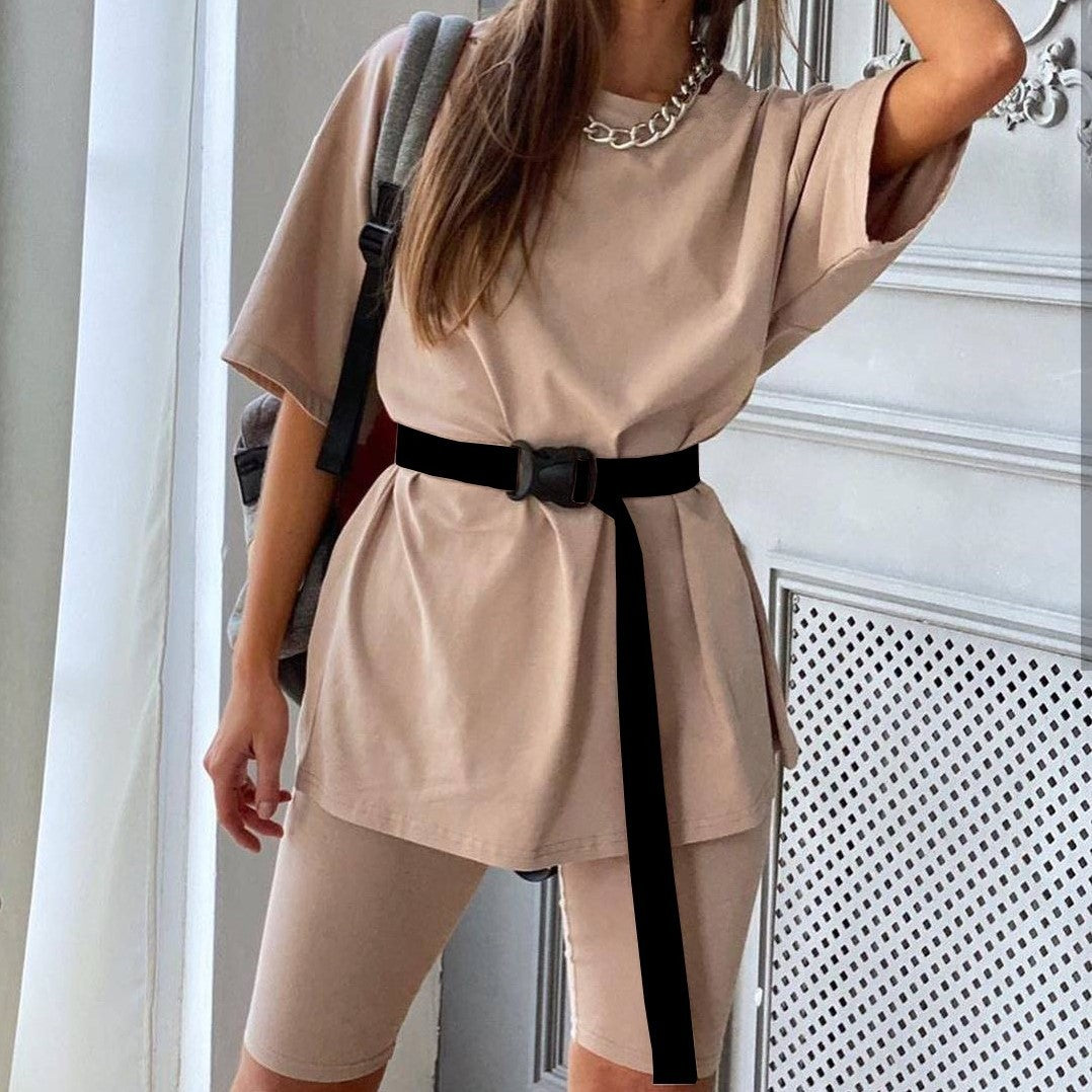 Women's sporty two-piece set with T-shirt and shorts, size