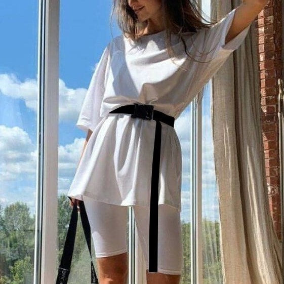 Women's sporty two-piece set with T-shirt and shorts, size