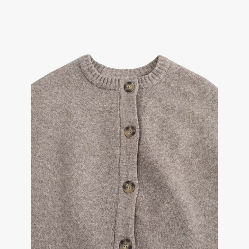 Valenzora | Knitted Cape with Buttons and Tiered Hem