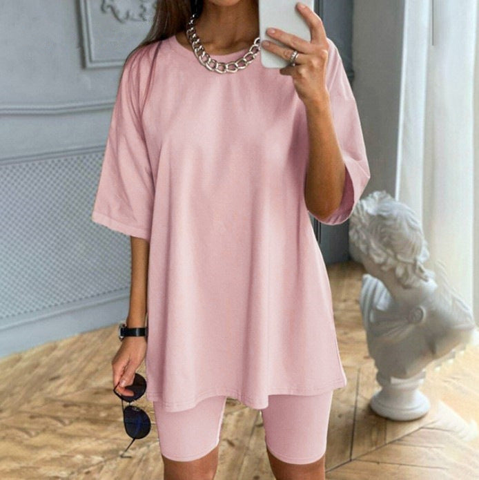 Women's sporty two-piece set with T-shirt and shorts, size
