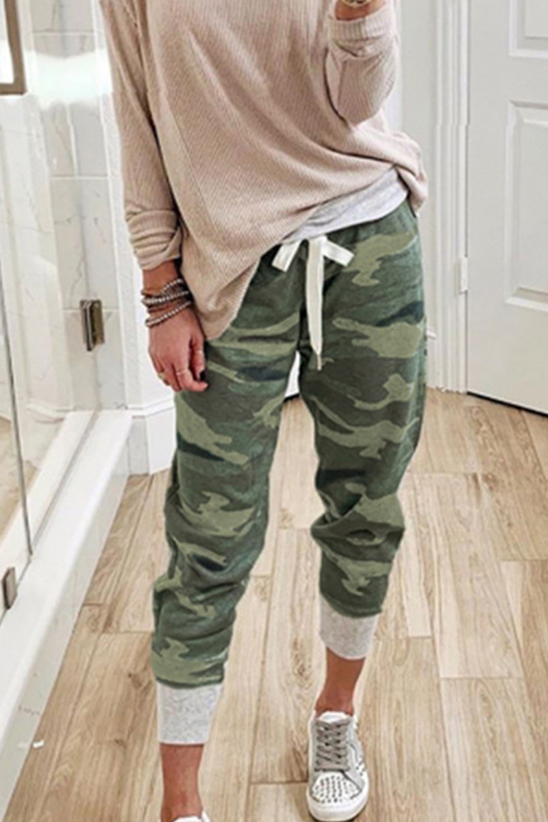 Valenzora | Lässige Capri-Hose mit Kordelzug und Camouflage-Print im Patchwork-Design