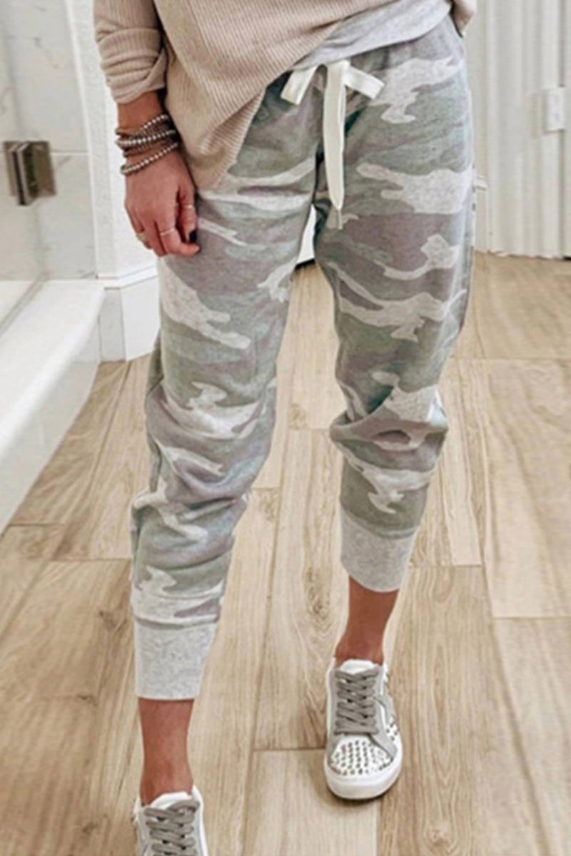 Valenzora | Lässige Capri-Hose mit Kordelzug und Camouflage-Print im Patchwork-Design