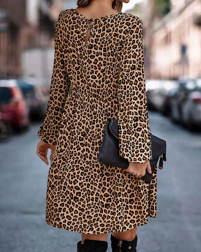 Valenzora | Comfortable long-sleeved dress with leopard print