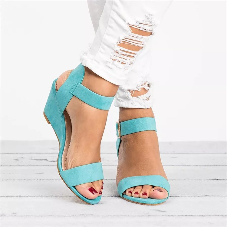 Women's wedge sandals with elegant strap design and comfortable footbed, size Valenzora