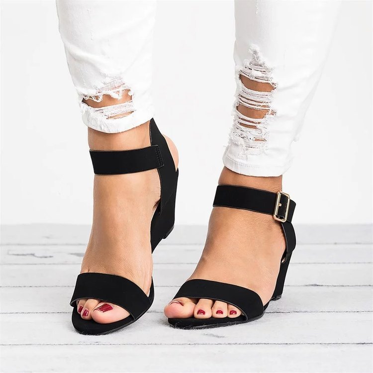 Women's wedge sandals with elegant strap design and comfortable footbed, size Valenzora