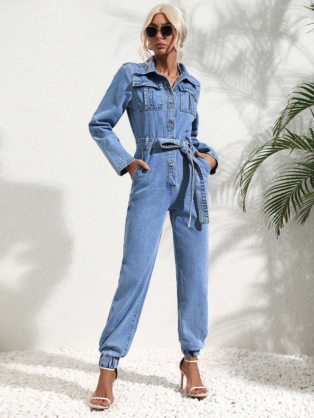 Valenzora | Jeans-Jumpsuit, Knopfleiste vorne, Pattentaschen, passender Gürtel, hochgekrempelte Ärmel