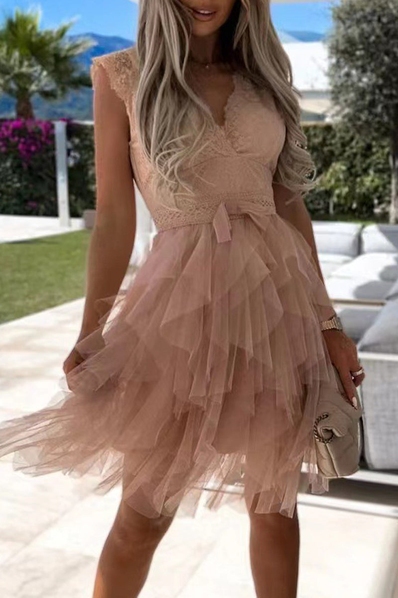 Valenzora | Süßes, elegantes, festes Mesh-Kleid mit V-Ausschnitt und unregelmäßigem Saum