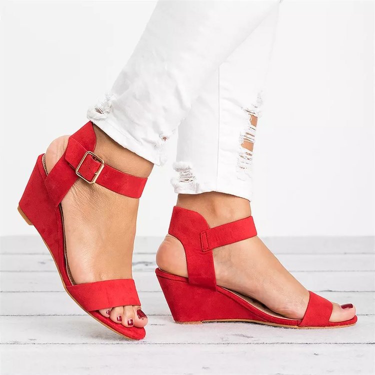 Women's wedge sandals with elegant strap design and comfortable footbed, size Valenzora