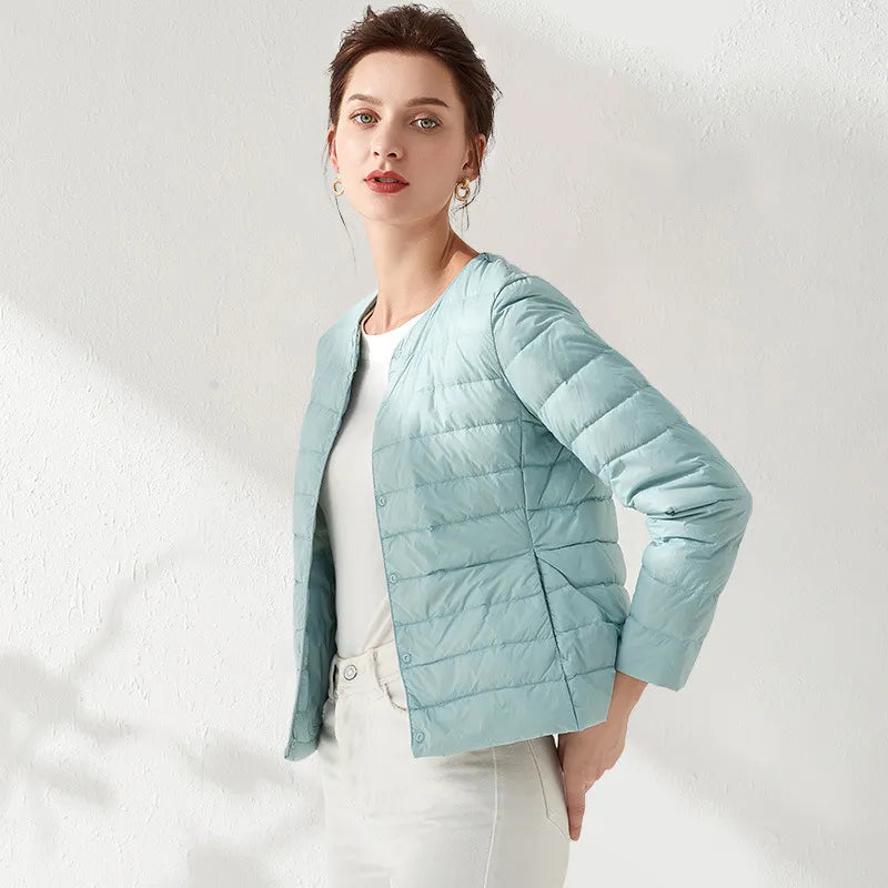 Valenzora | Lightweight, collarless and figure-hugging quilted jacket for women