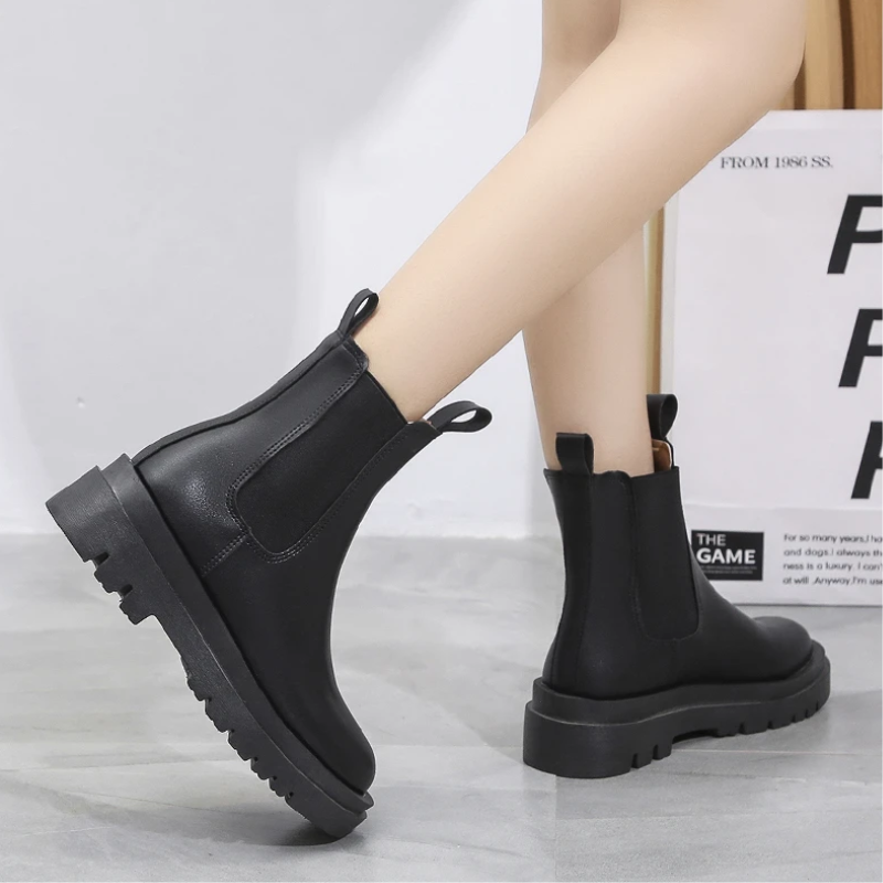 Valenzora | Women's Chelsea Boots with Elastic Sides and Pull Tabs