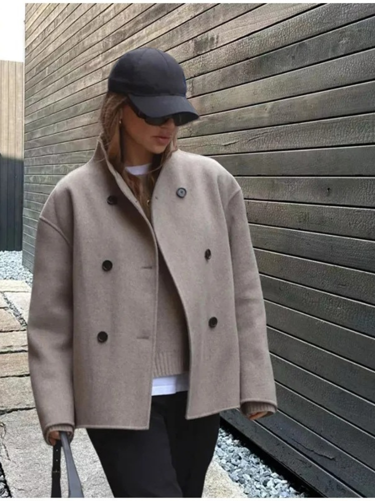Valenzora | Asymmetrischer Trenchcoat für Damen mit breitem Revers und doppelter Knopfleiste