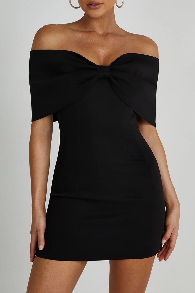 Valenzora | Sexy Promi-Uni mit schulterfreiem Wickelrock-Kleid