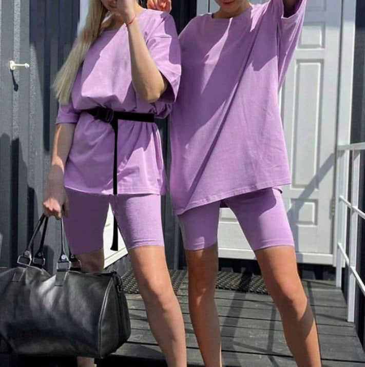Women's sporty two-piece set with T-shirt and shorts, size
