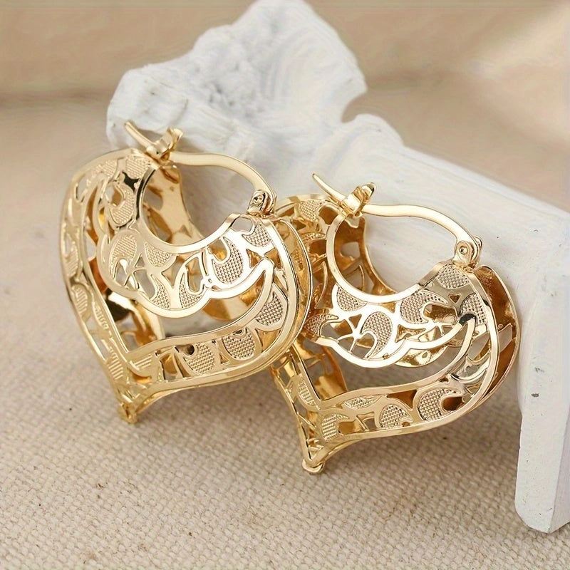 Valenzora | 14kt Gold Romantic Heart Shaped Hoop Earrings