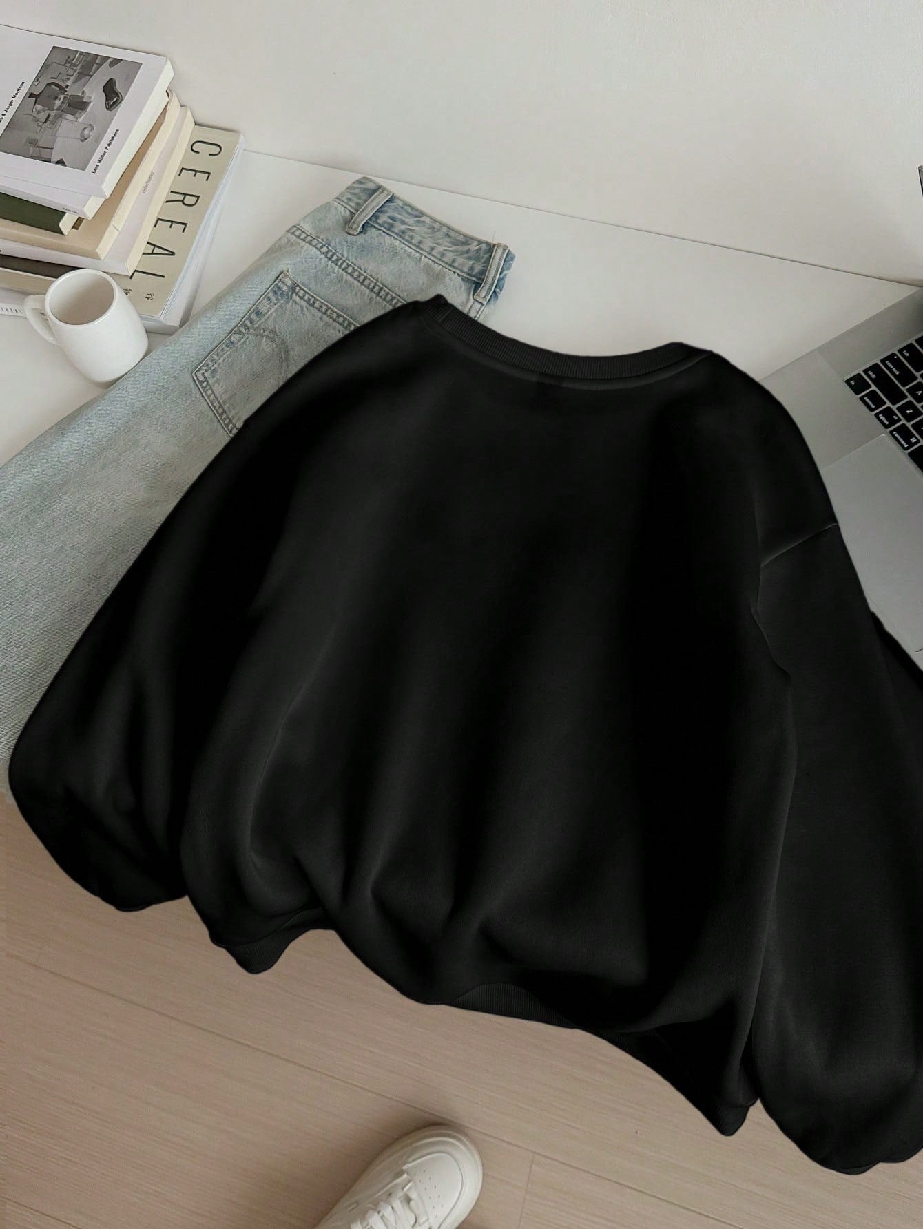 Valenzora | Casual leopard and cherry graphic sweatshirt in black